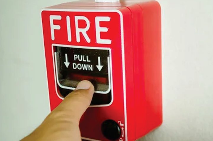 Detector de incendio instalado en el cielorraso